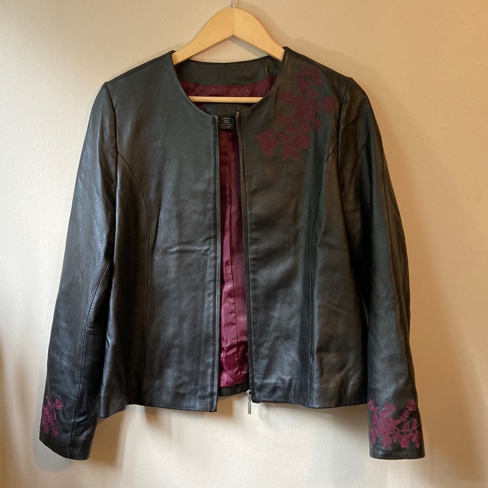Jaclyn Smith Classic embroidered leather jacket size large